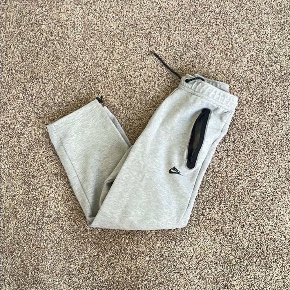 Nike Tech Men’s Gray Joggers